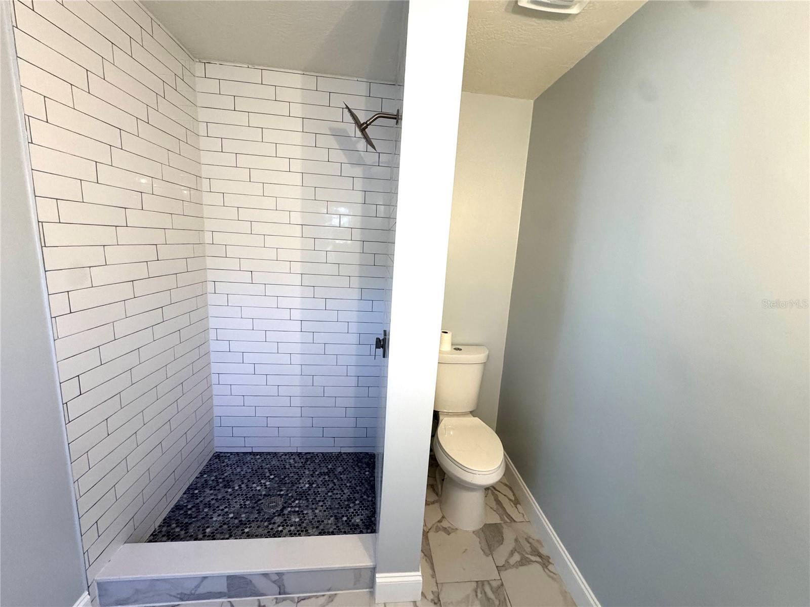 4518 HELENA ST NE — photo 27