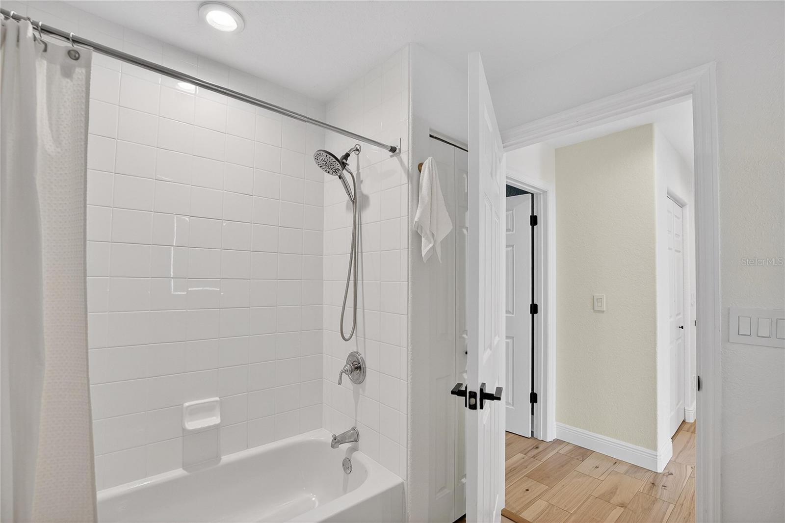 918 WOODBRIDGE CT — photo 39