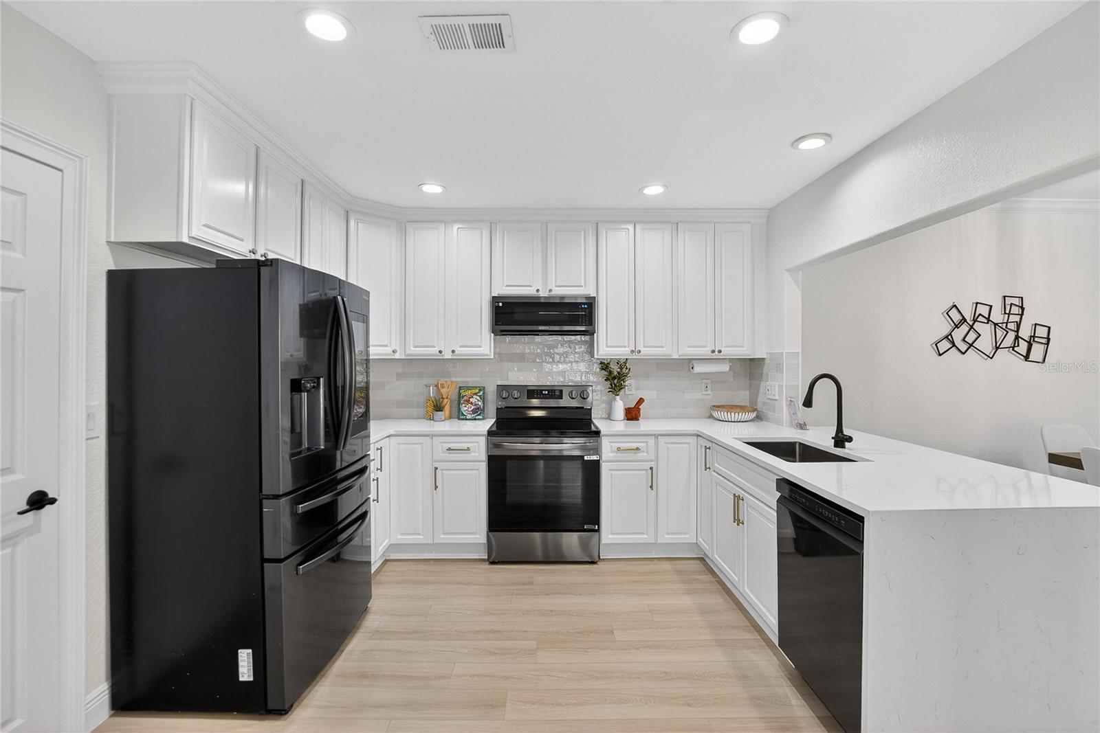 918 WOODBRIDGE CT — photo 4