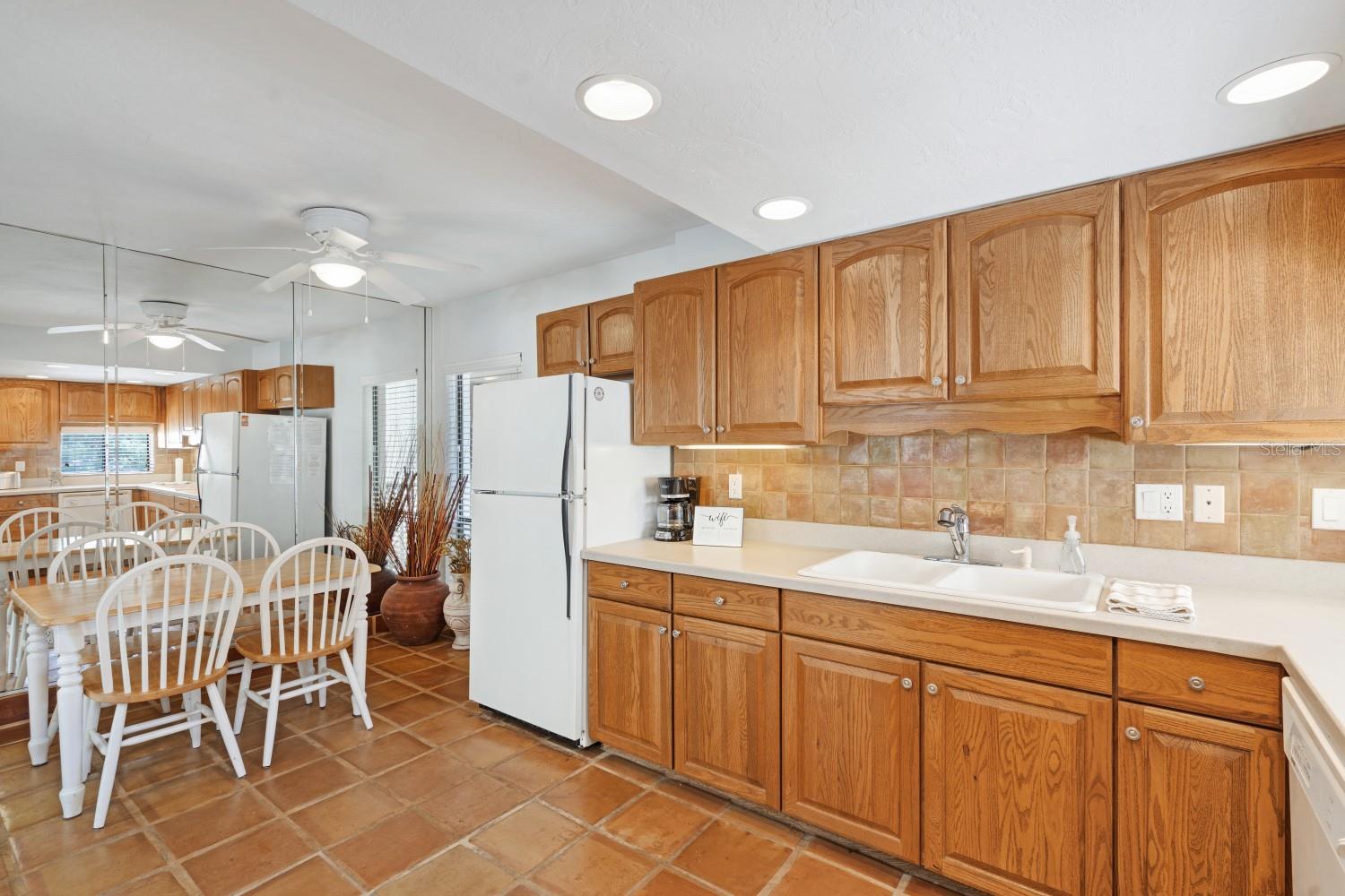 6157 MIDNIGHT PASS RD #E22 — photo 6
