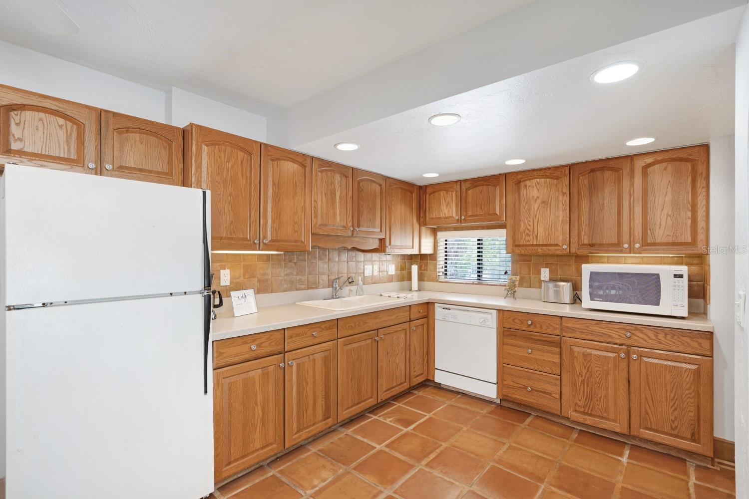6157 MIDNIGHT PASS RD #E22 — photo 4