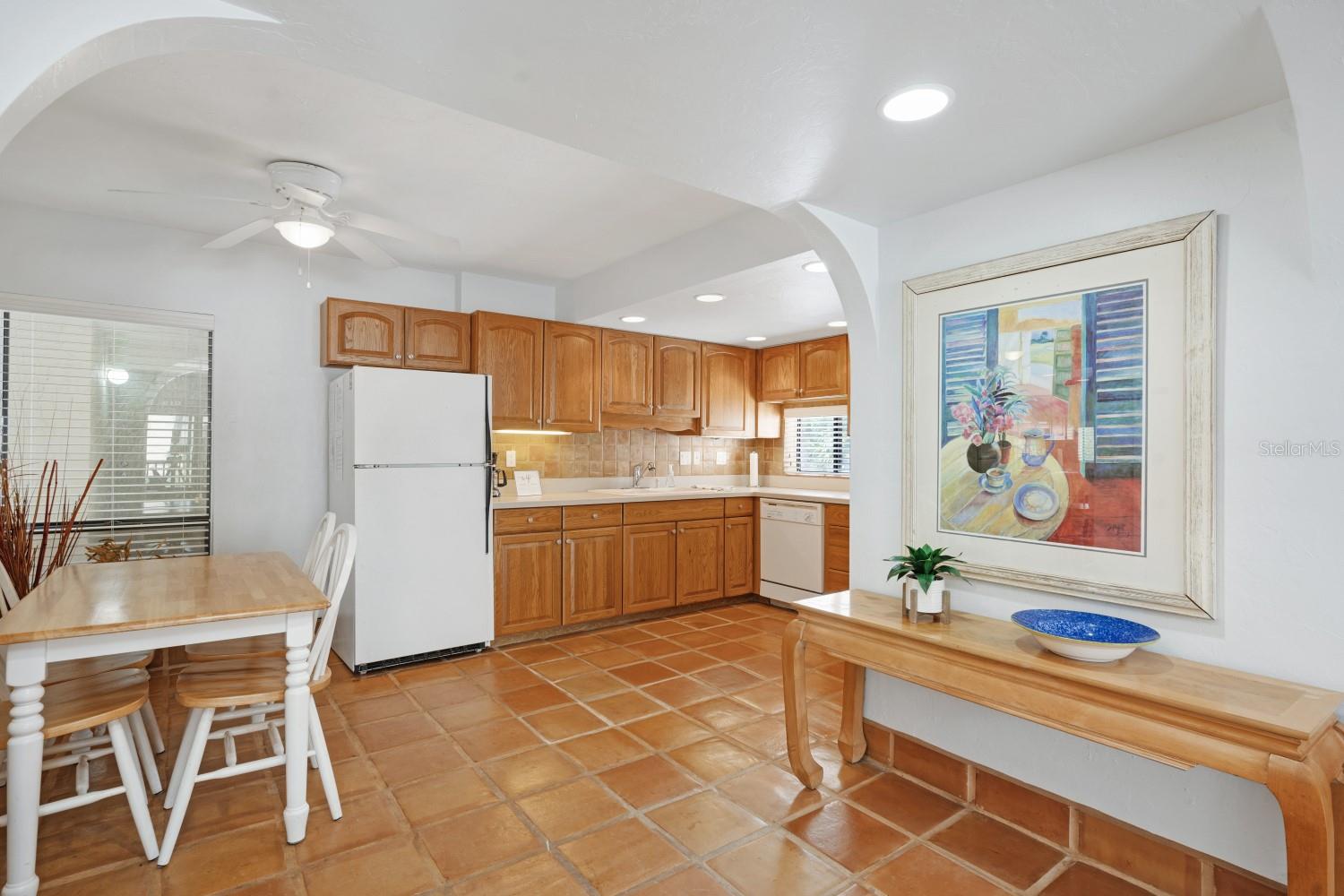 6157 MIDNIGHT PASS RD #E22 — photo 2