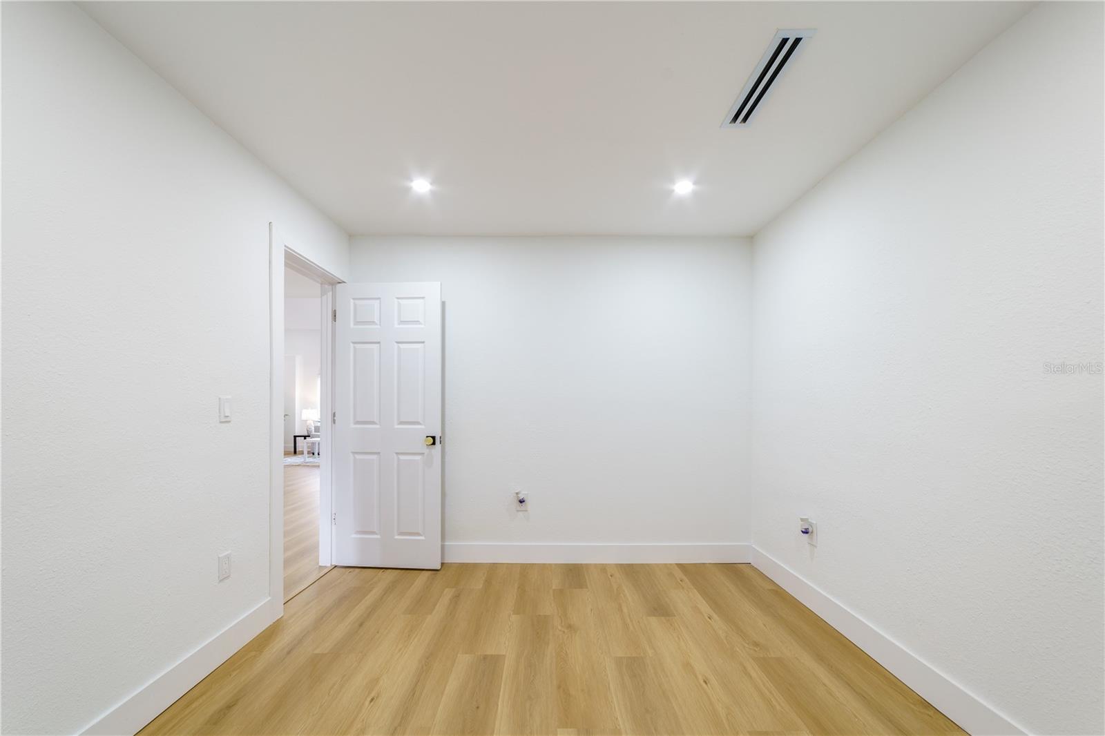3149 N CANAL DR — photo 7