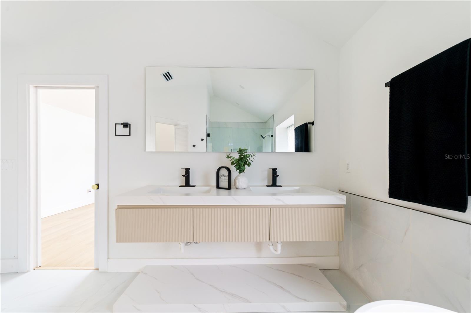 3149 N CANAL DR — photo 40