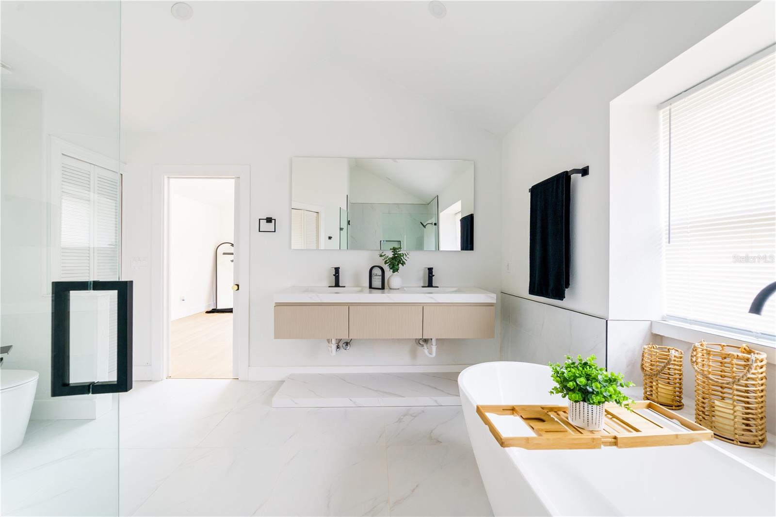 3149 N CANAL DR — photo 36