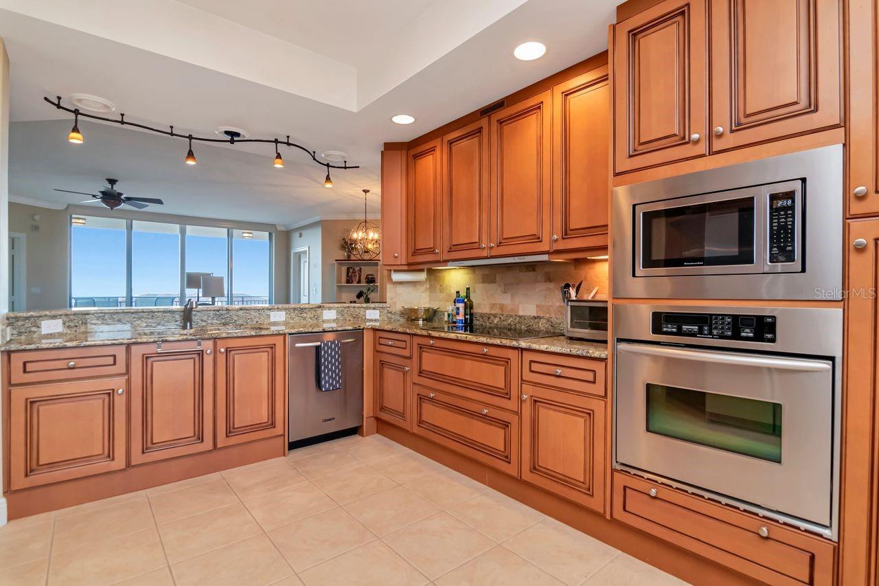 5823 BOWEN DANIEL DR #604 — photo 8