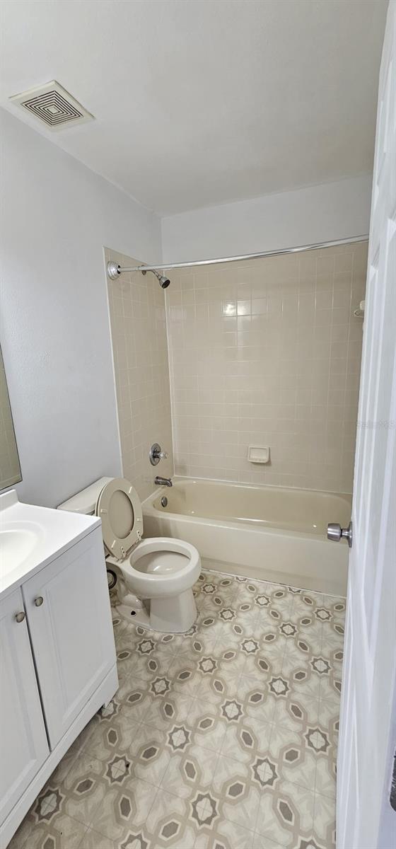 641 KENSINGTON LAKE CIR — photo 17