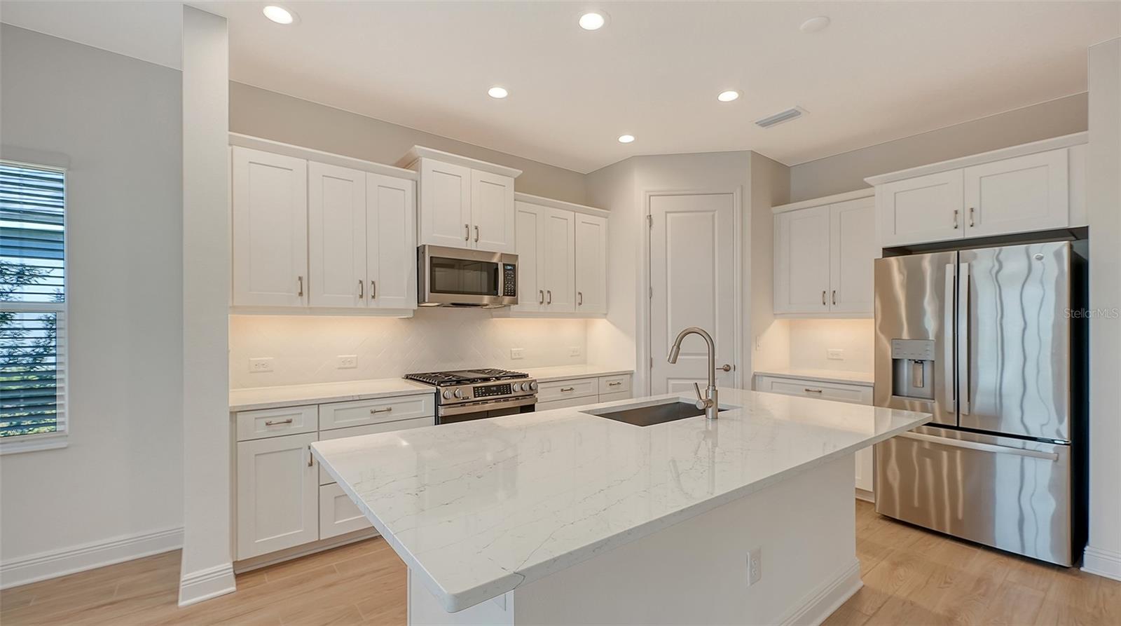 2114 SYLVESTER PALM LN — photo 13