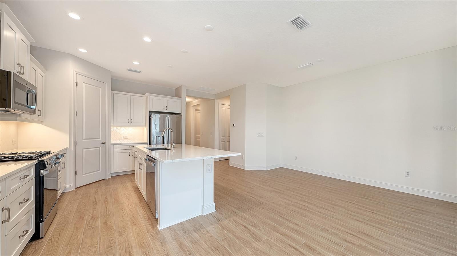 2114 SYLVESTER PALM LN — photo 17