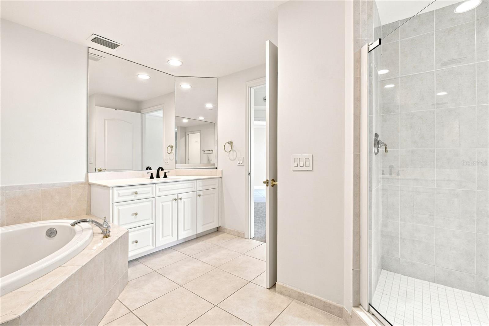 100 BEACH DR NE #1501 — photo 36