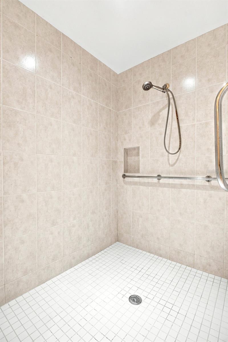 100 BEACH DR NE #1501 — photo 38