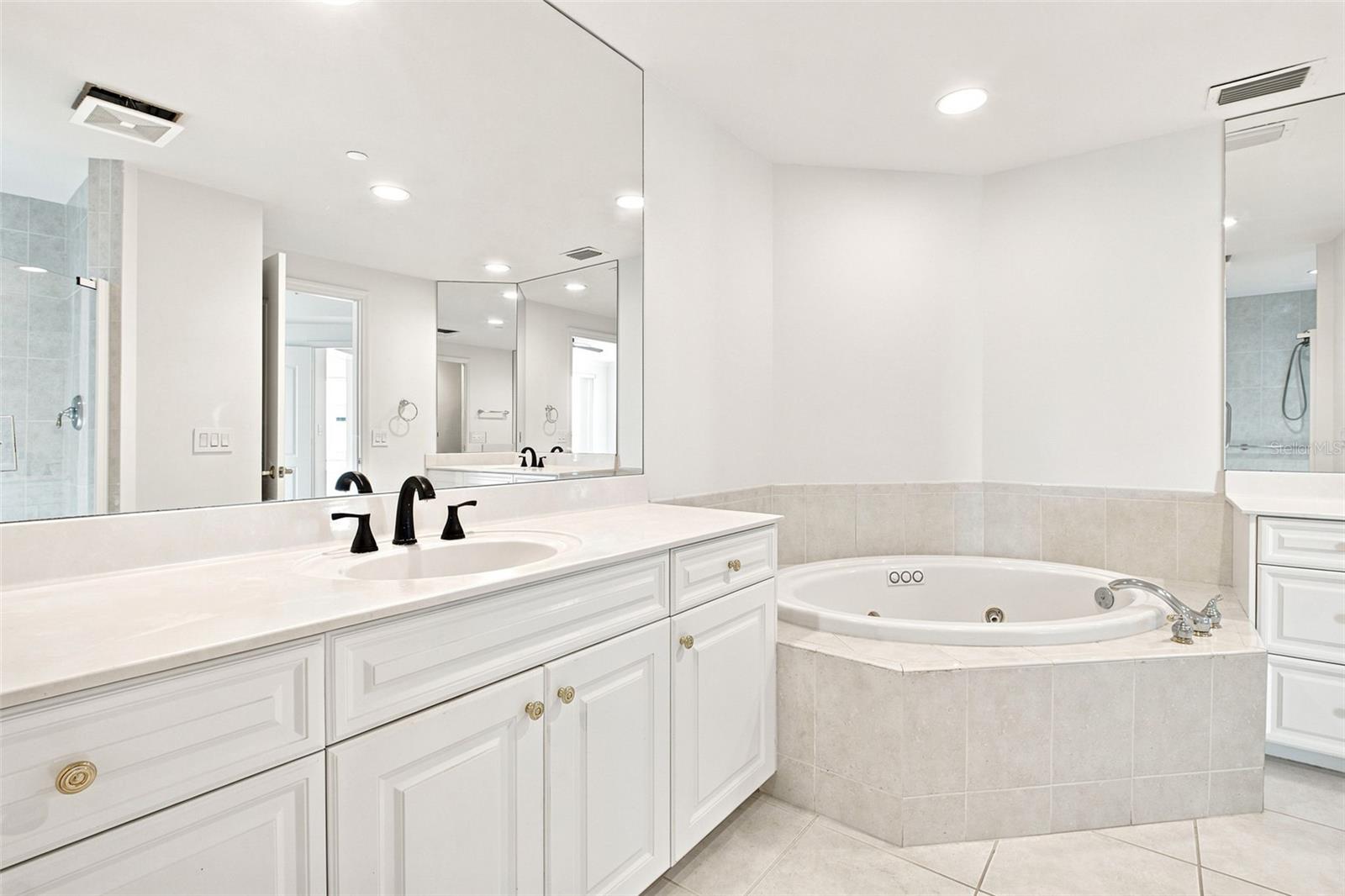 100 BEACH DR NE #1501 — photo 37