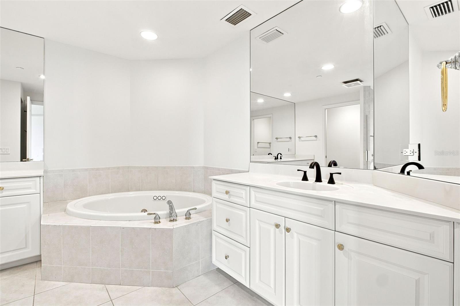100 BEACH DR NE #1501 — photo 34
