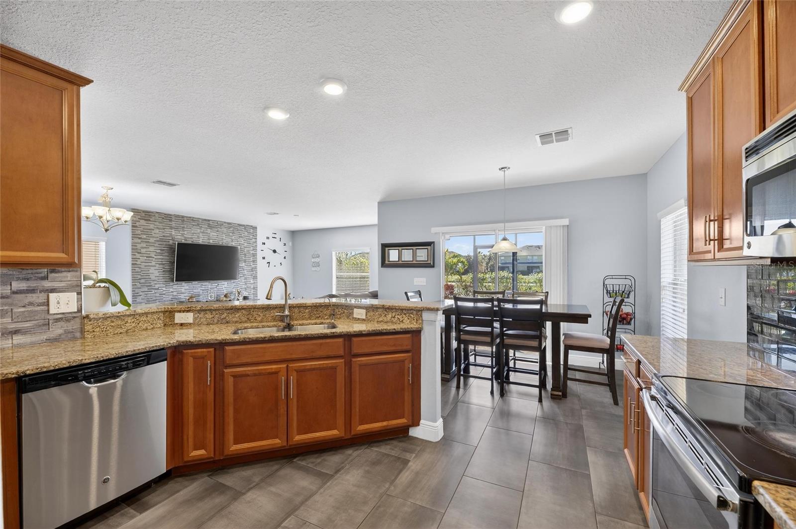 1504 TRAILWATER ST — photo 15