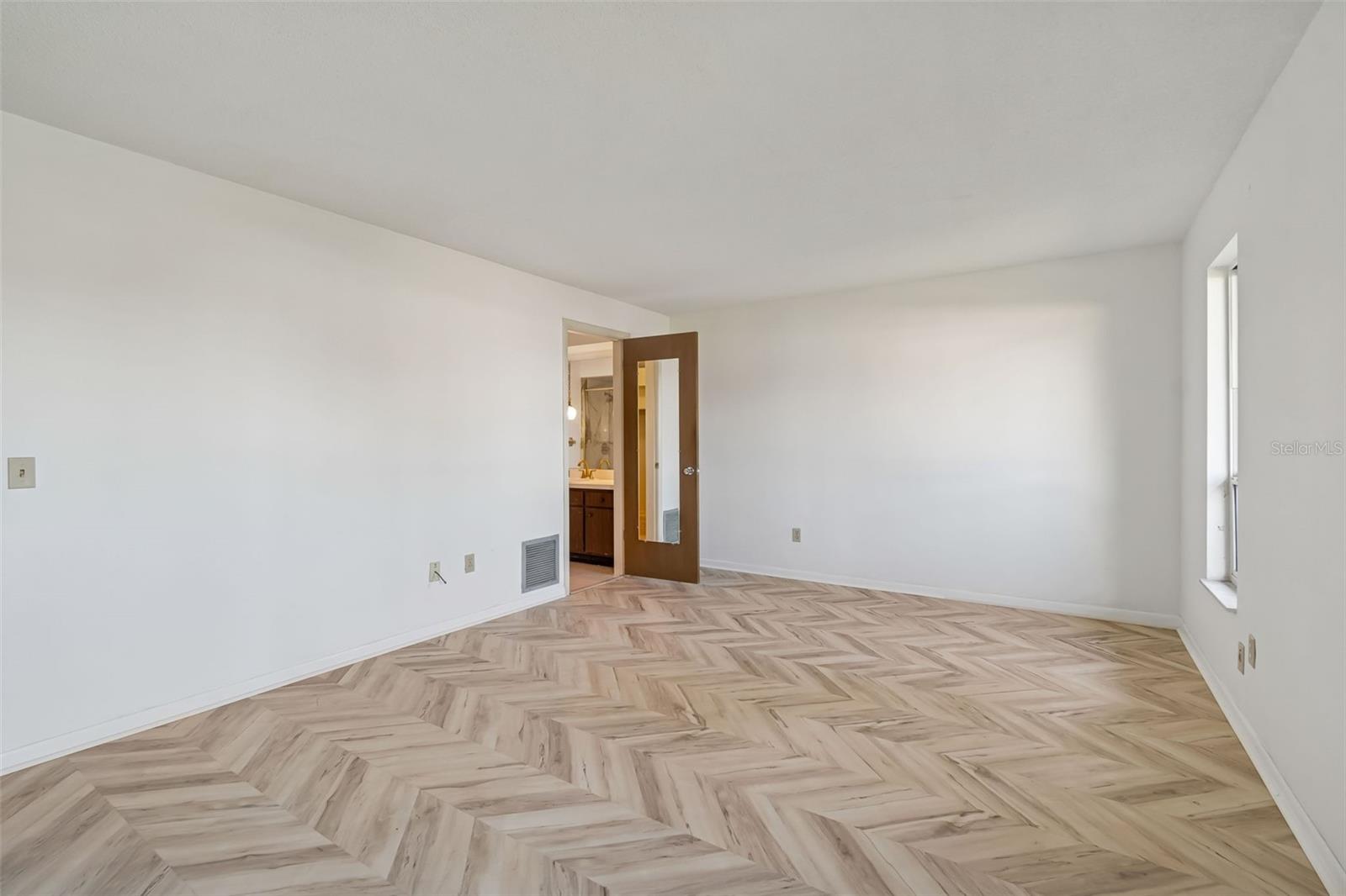 4415 CLEARWATER HARBOR DR N — photo 36