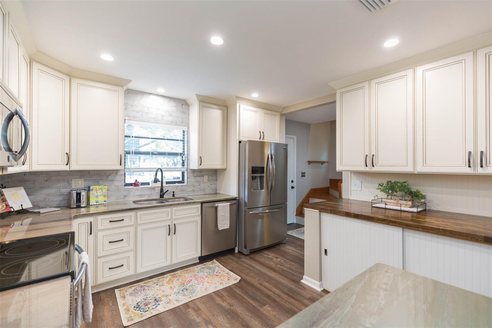 702 W BAY ST #A — photo 4