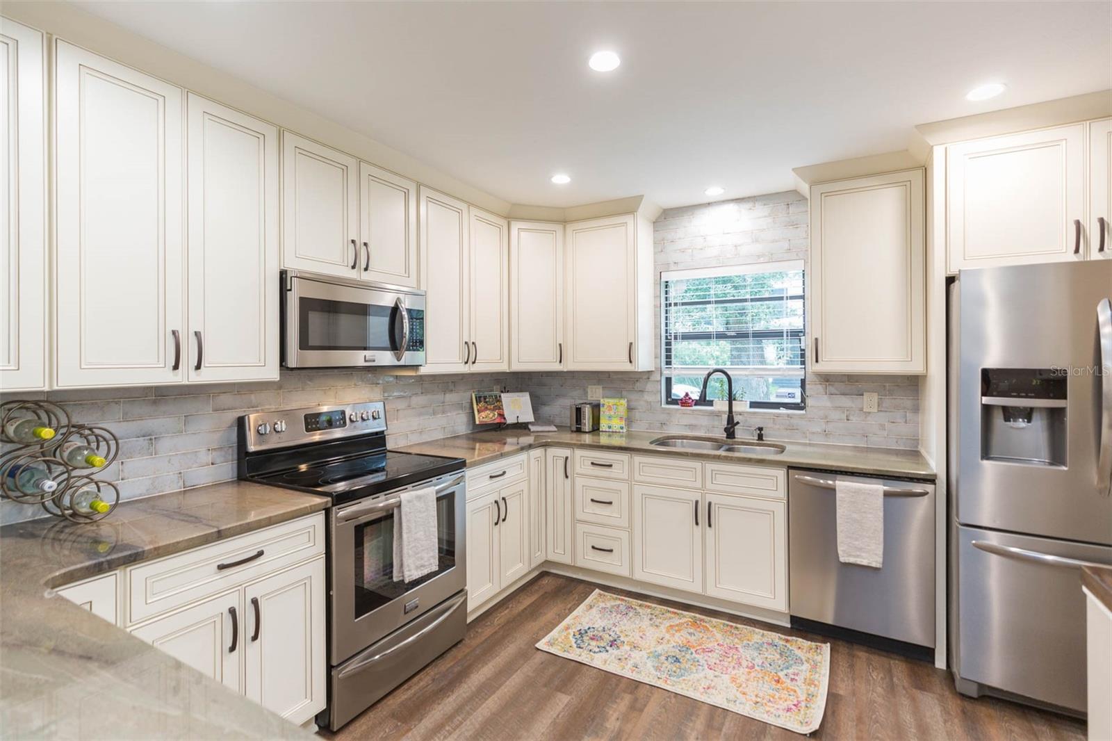 702 W BAY ST #A — photo 3
