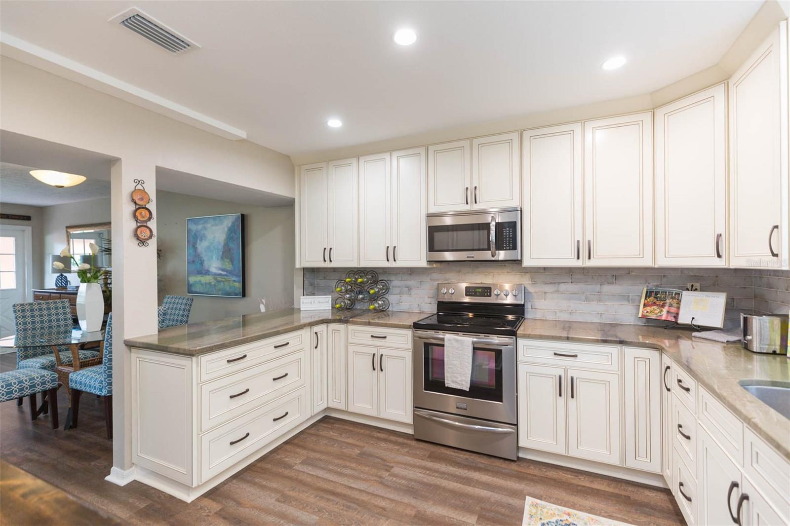 702 W BAY ST #A — photo 2