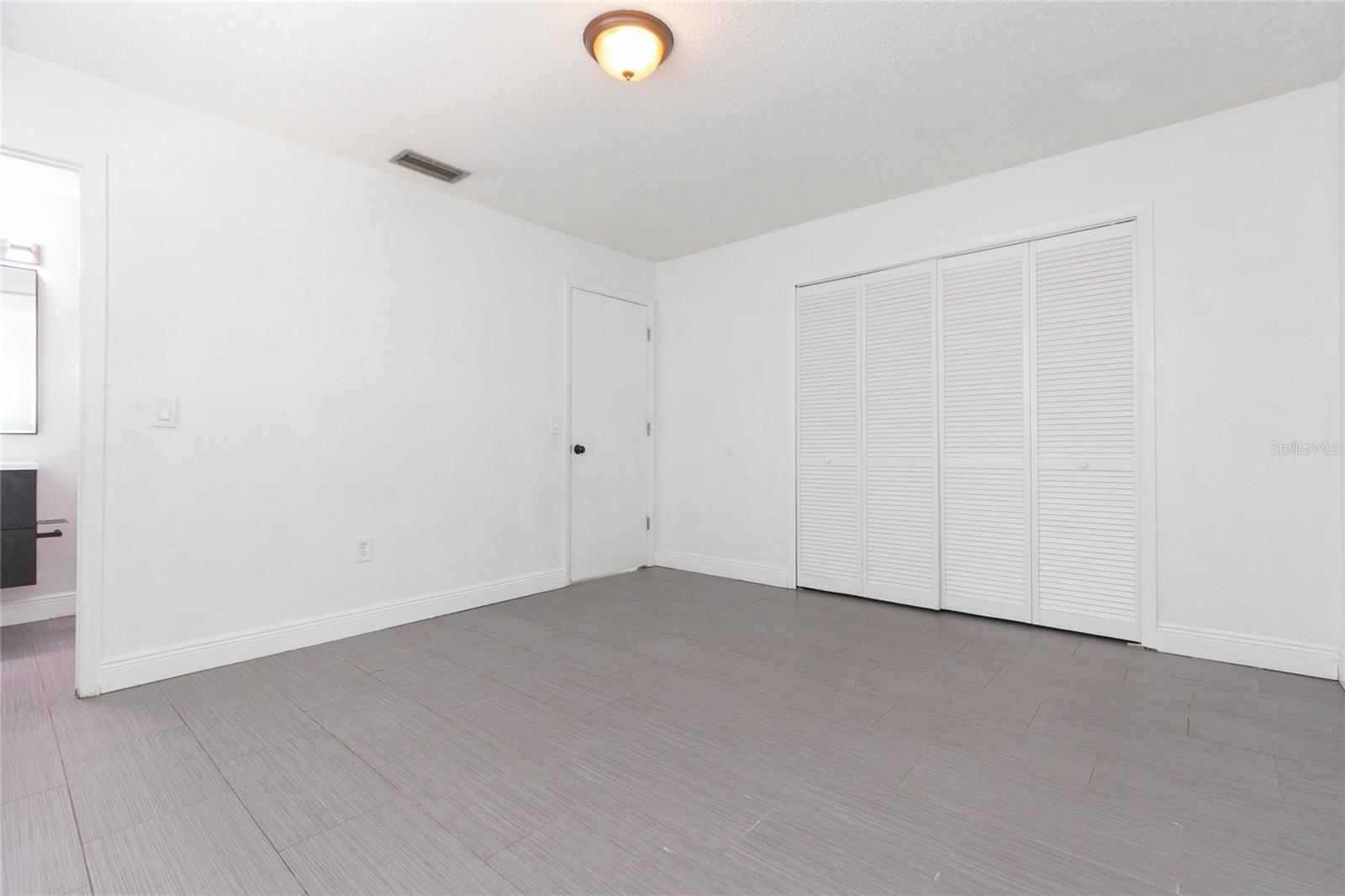 2307 LINCOLN CT — photo 24