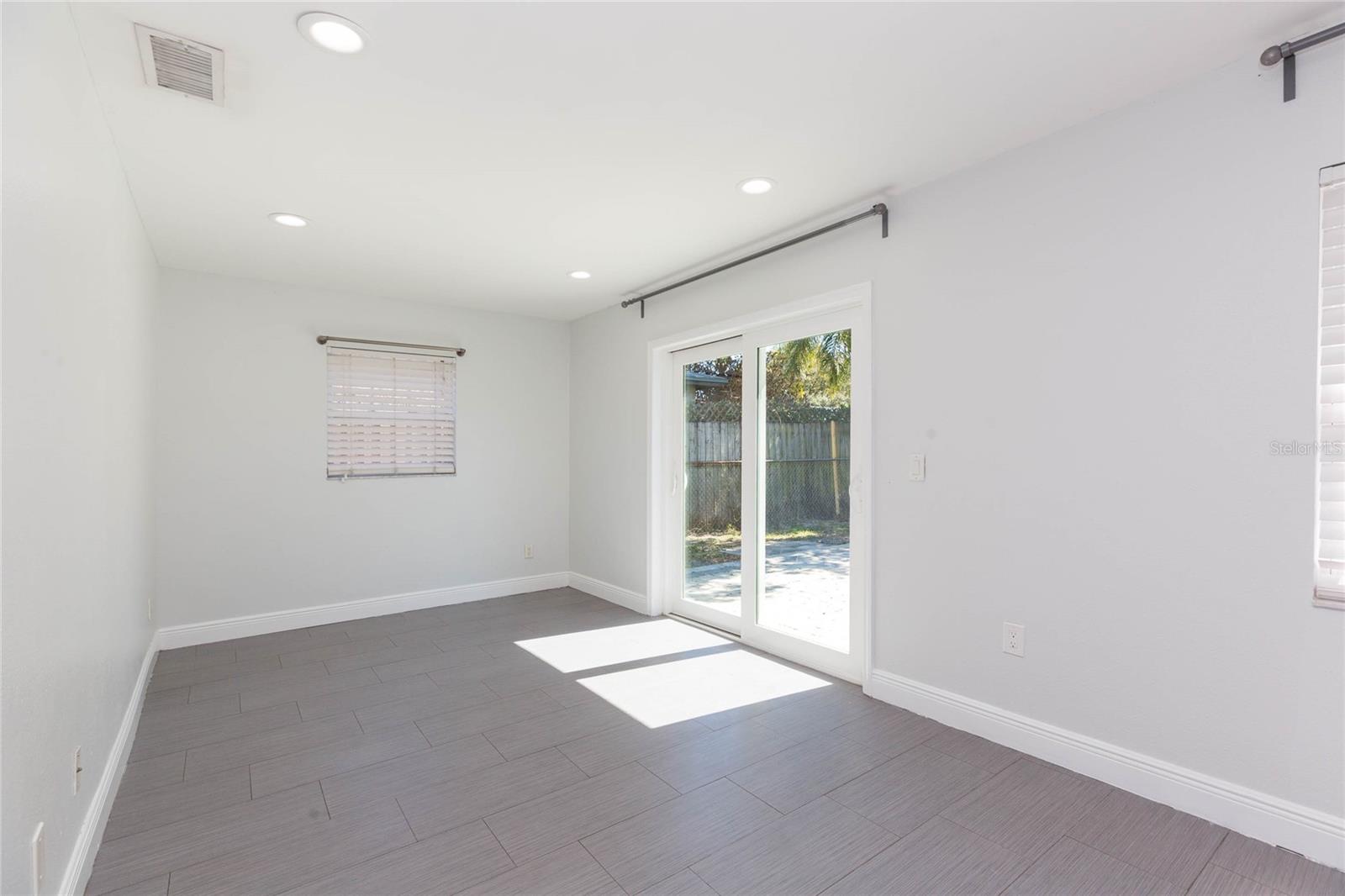 2307 LINCOLN CT — photo 13