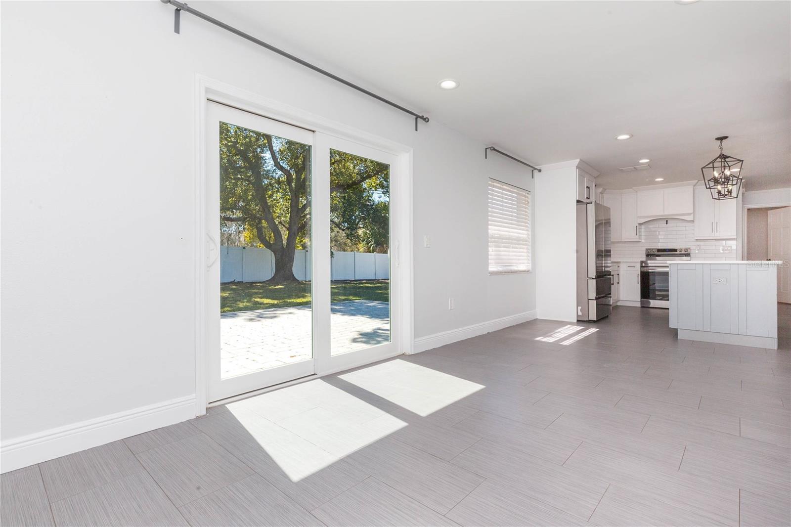 2307 LINCOLN CT — photo 15