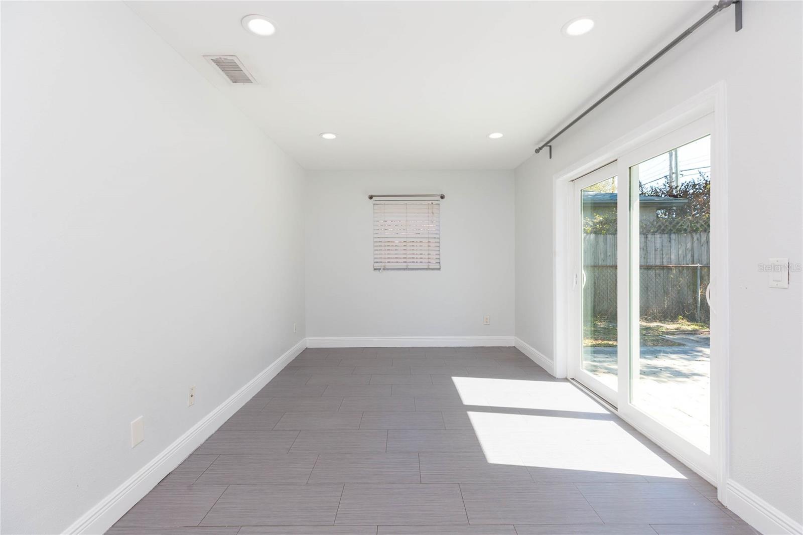2307 LINCOLN CT — photo 14