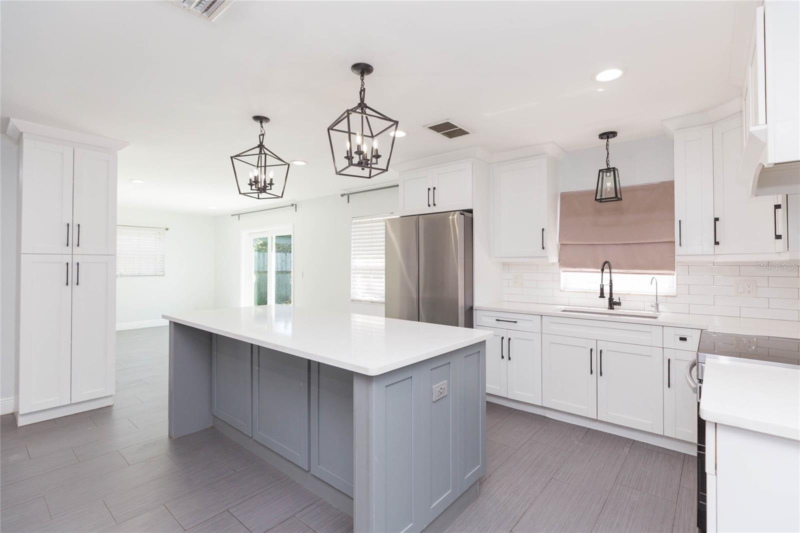 2307 LINCOLN CT — photo 9