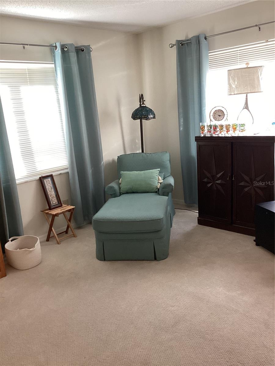 2512 LANCASTER DR #2512 — photo 2