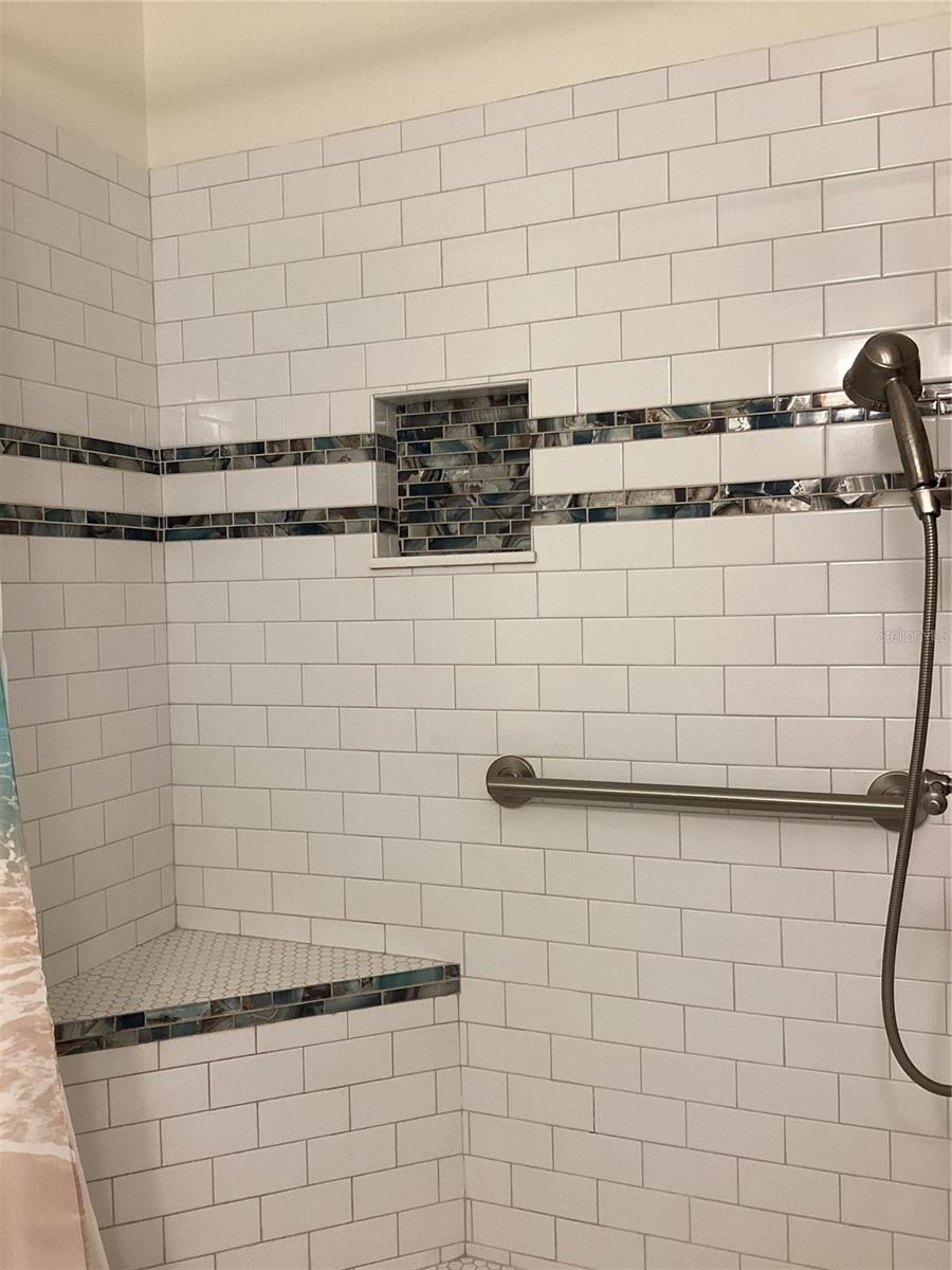 2512 LANCASTER DR #2512 — photo 12