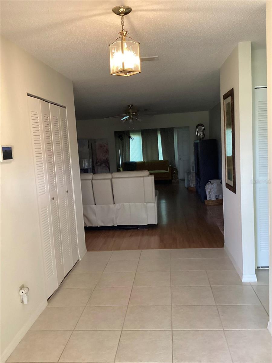 2512 LANCASTER DR #2512 — photo 3