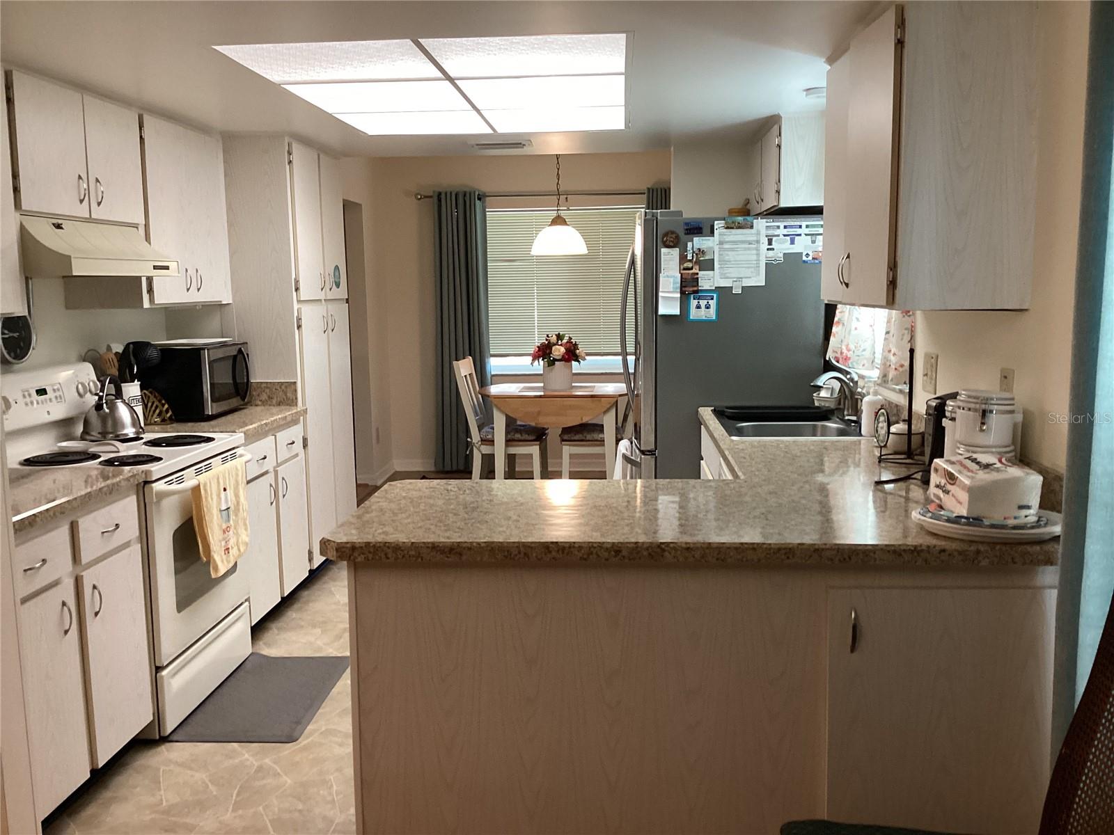2512 LANCASTER DR #2512 — photo 8