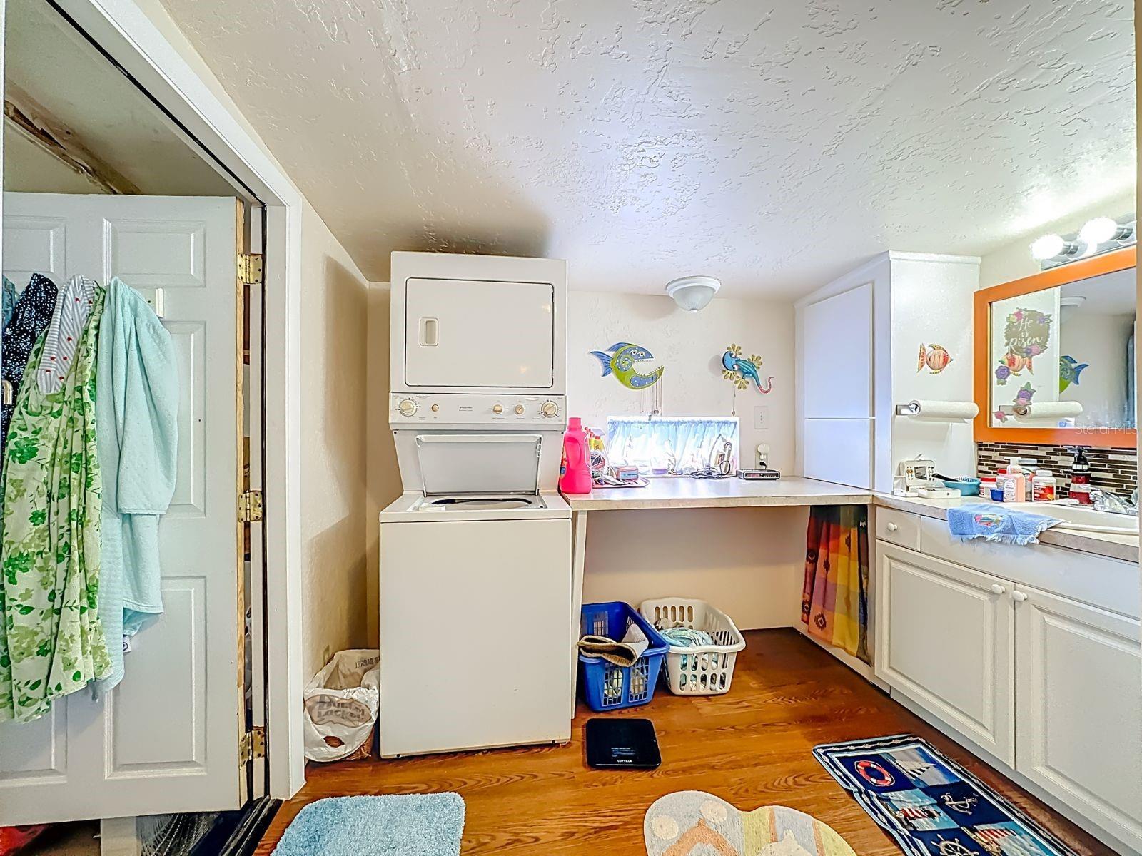 411 TROPIC DR W — photo 20
