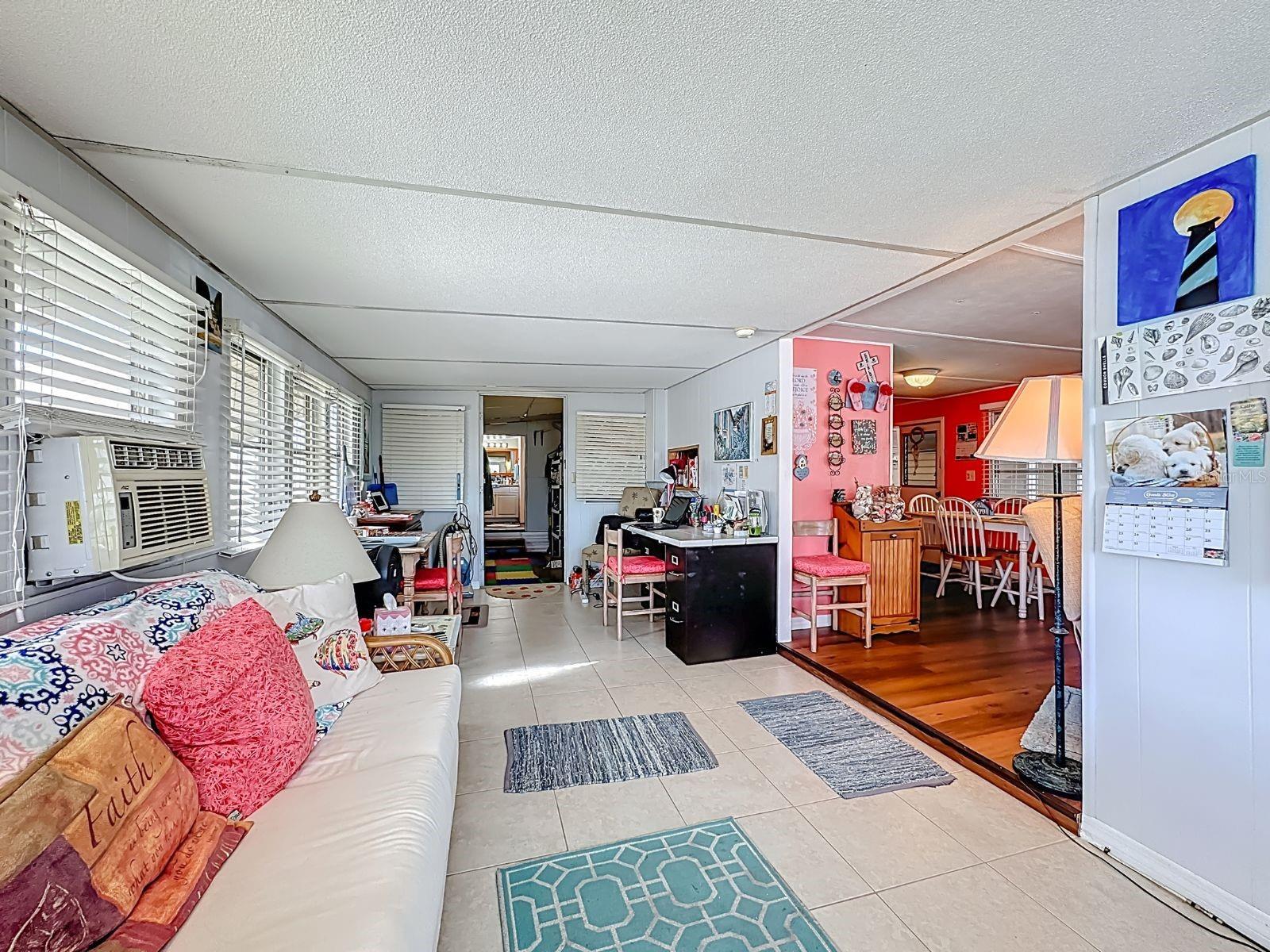 411 TROPIC DR W — photo 2
