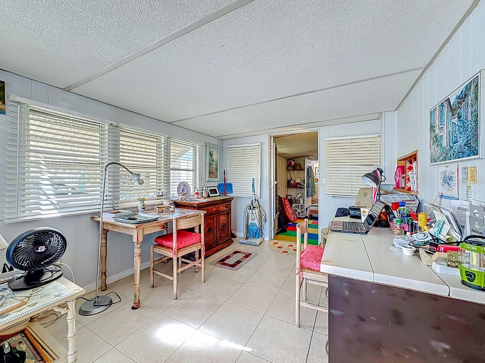 411 TROPIC DR W — photo 6