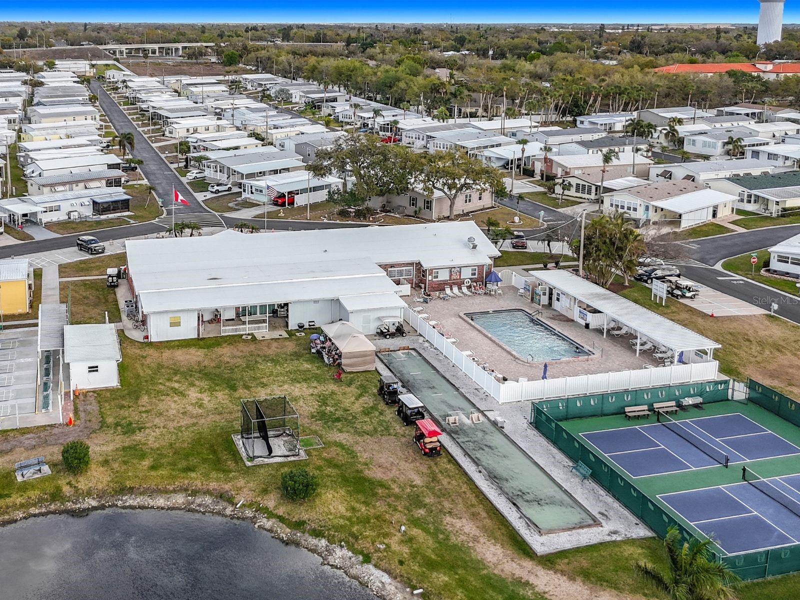 411 TROPIC DR W — photo 31