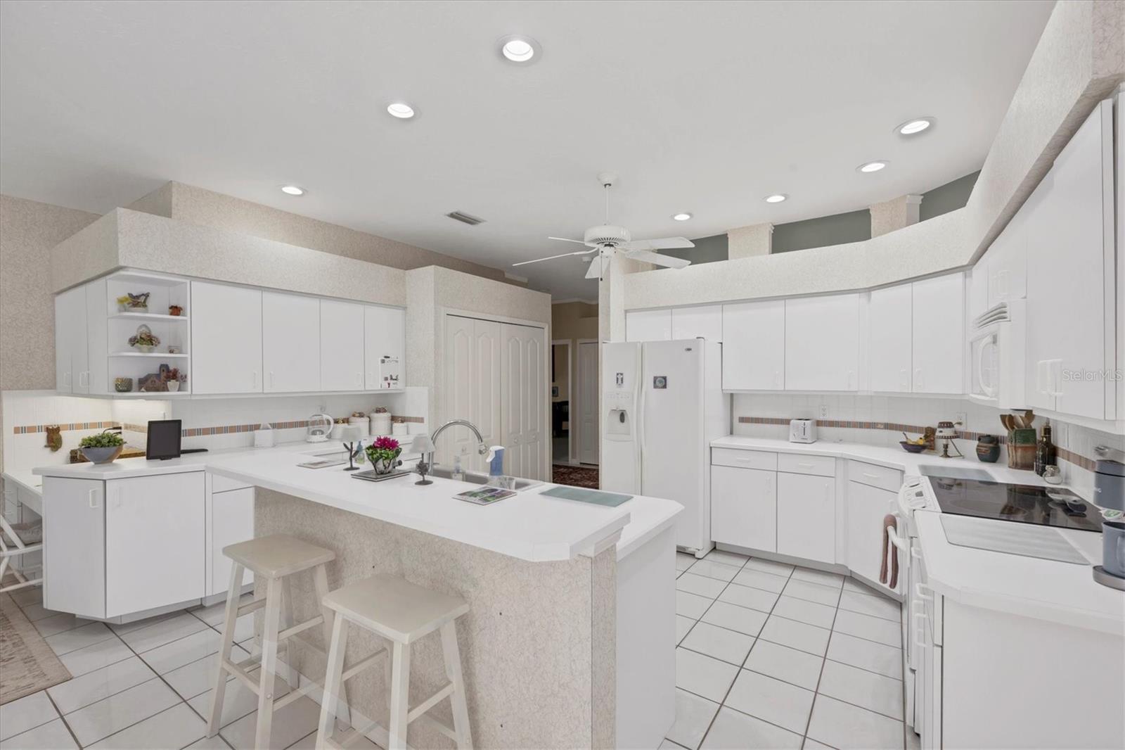 8684 WOODBRIAR DR — photo 8