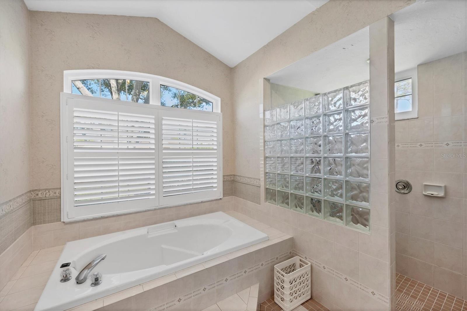 8684 WOODBRIAR DR — photo 15