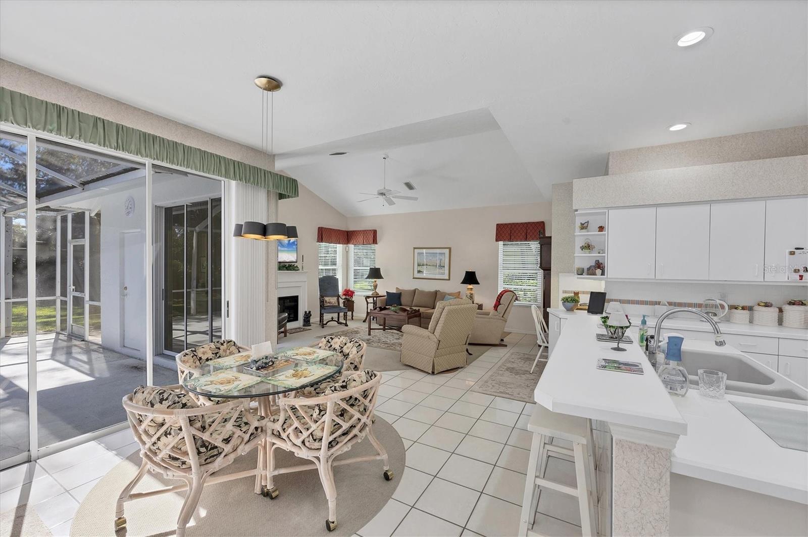 8684 WOODBRIAR DR — photo 11