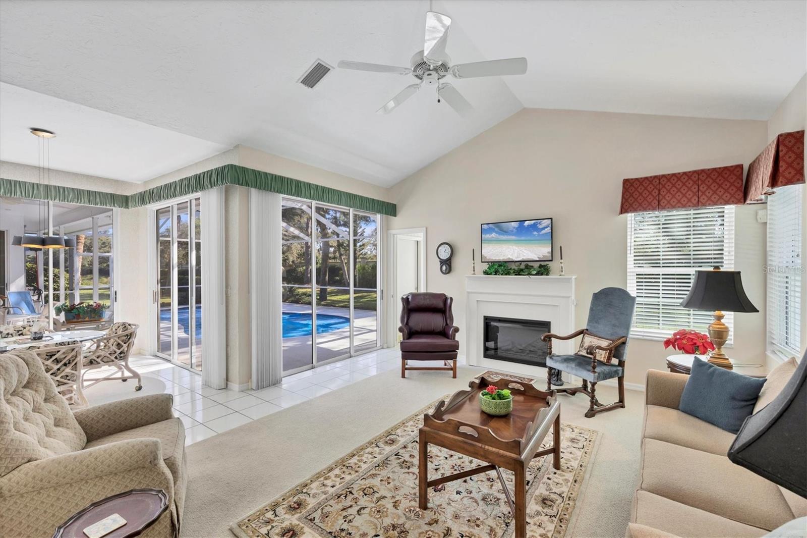 8684 WOODBRIAR DR — photo 5