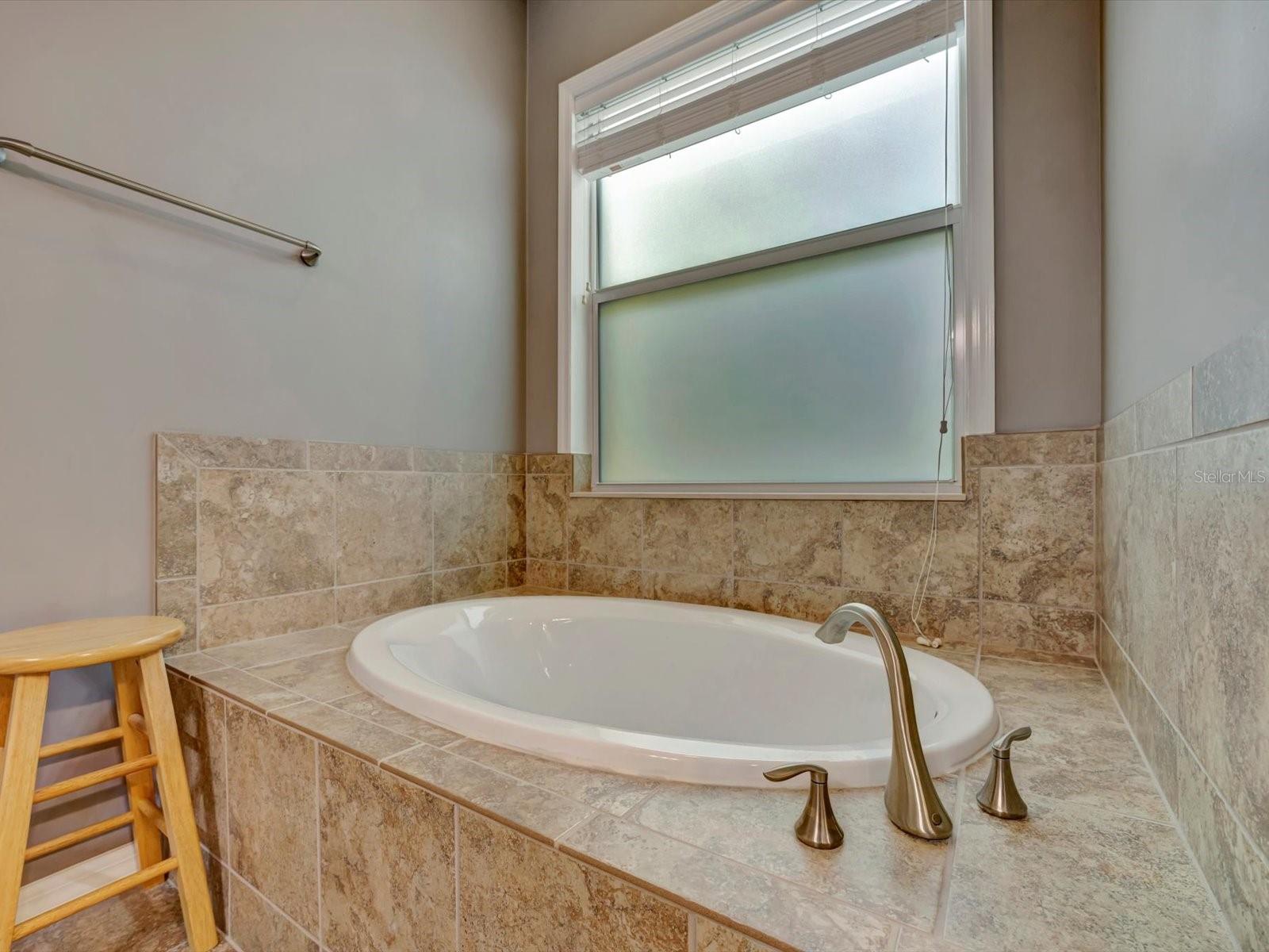 5009 LAKE OVERLOOK AVE — photo 29