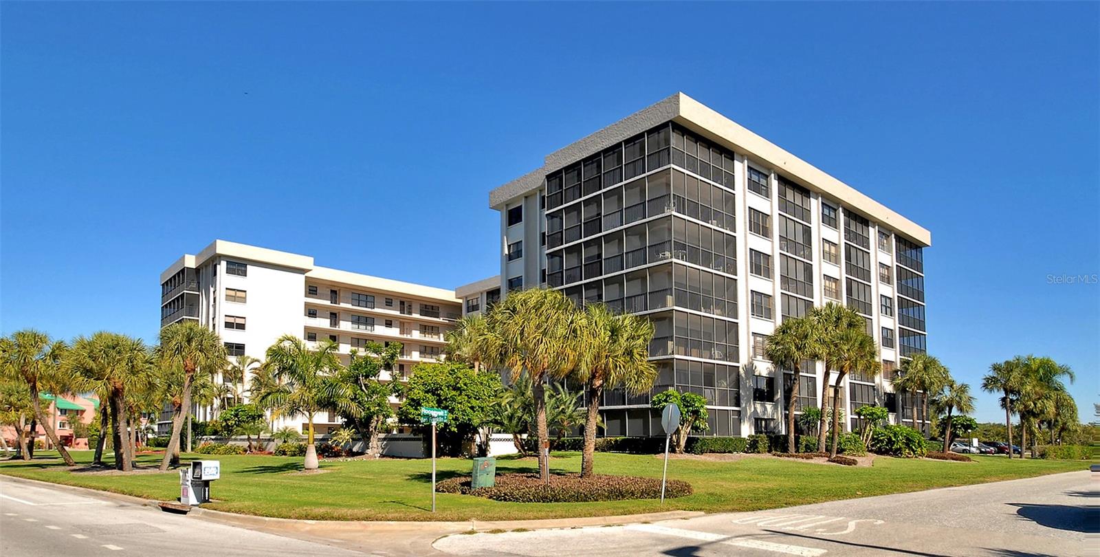 1001 BENJAMIN FRANKLIN DR #110 — photo 43