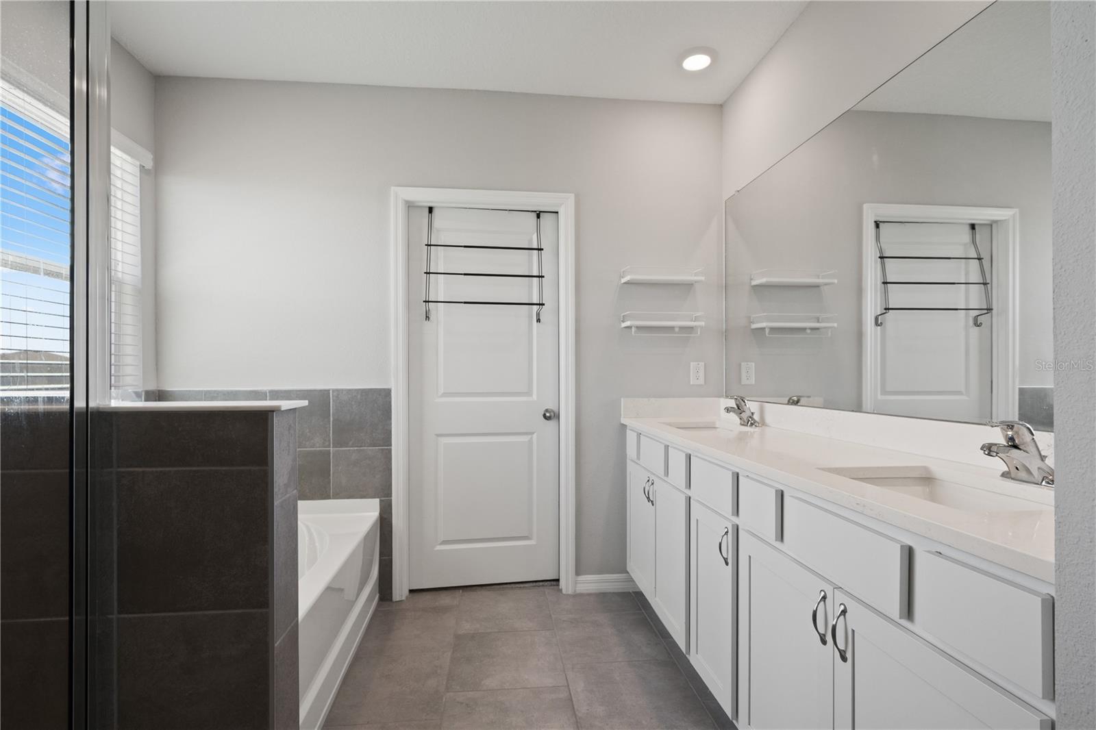 6199 WANDERING WILLOW DR — photo 25