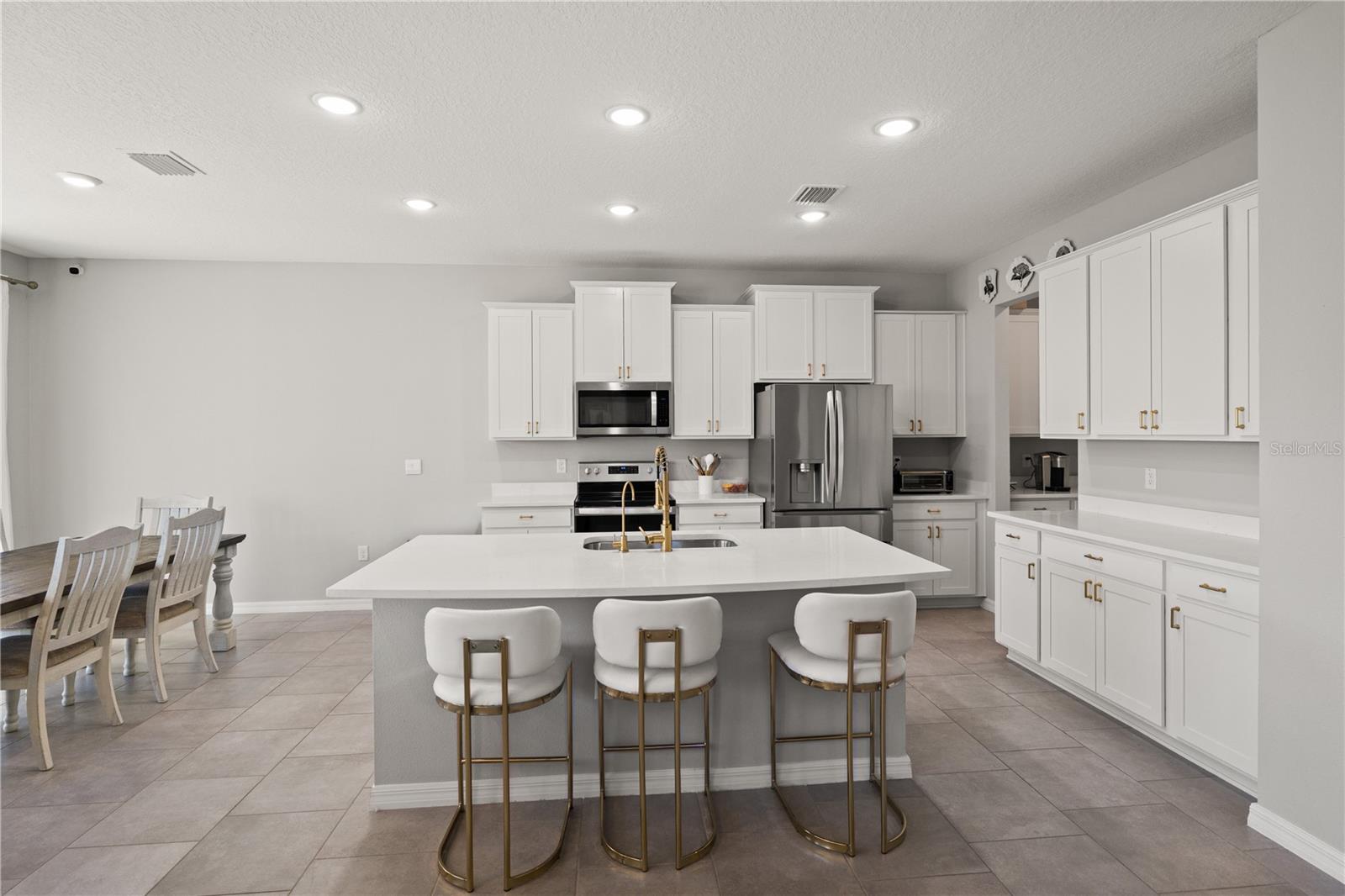 6199 WANDERING WILLOW DR — photo 3
