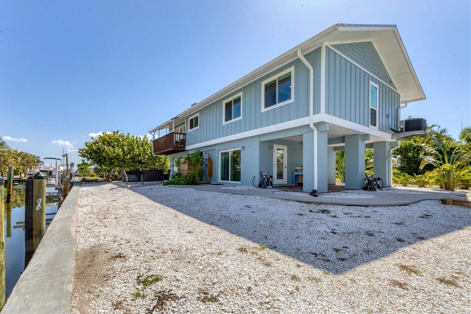 825 TARAWITT DR — photo 38
