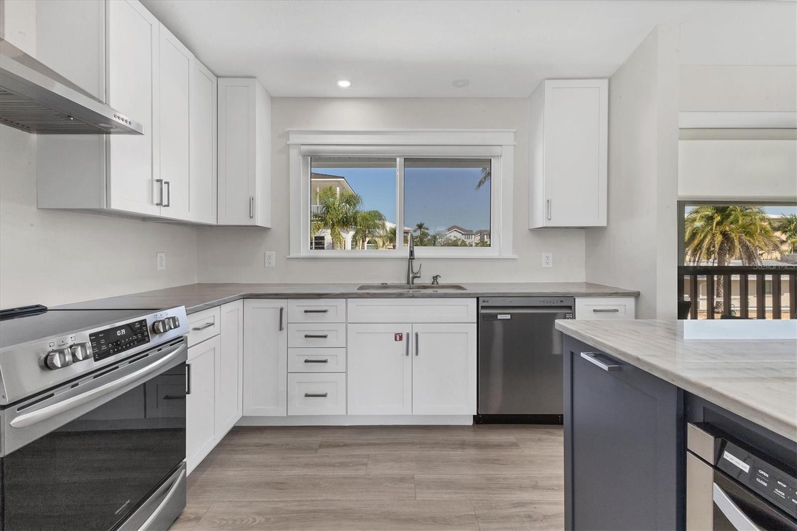 825 TARAWITT DR — photo 17