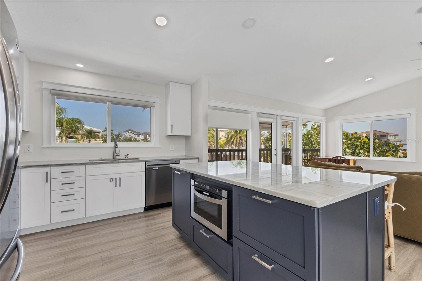 825 TARAWITT DR — photo 16