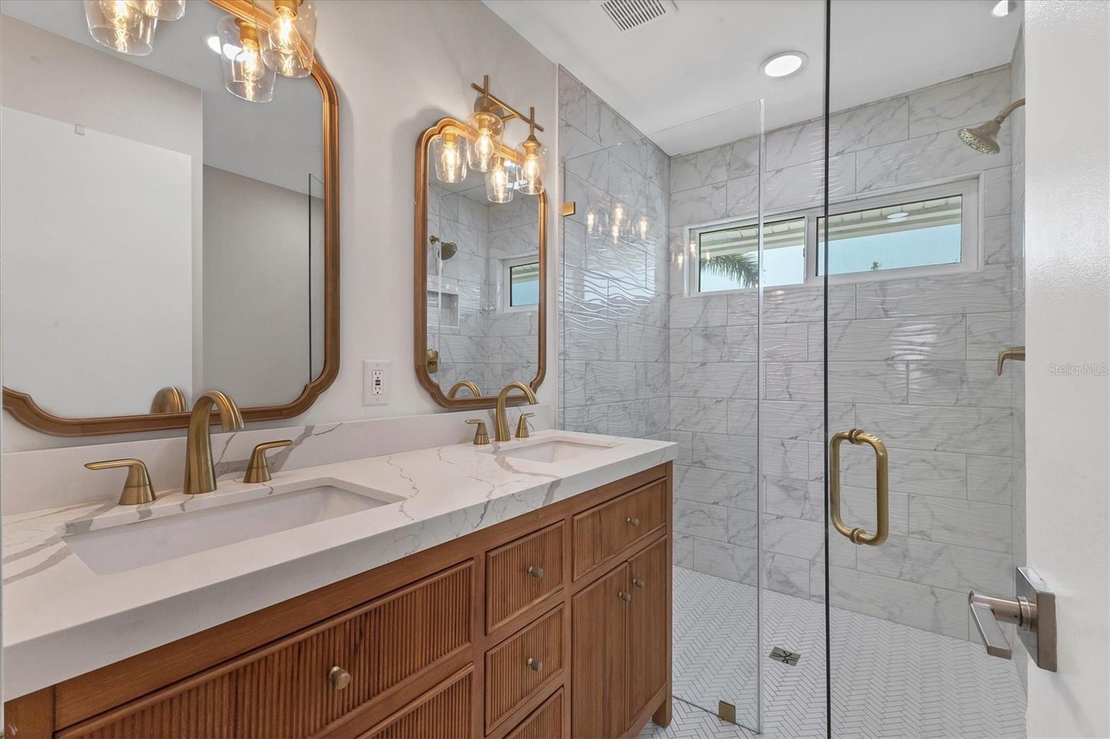 825 TARAWITT DR — photo 22