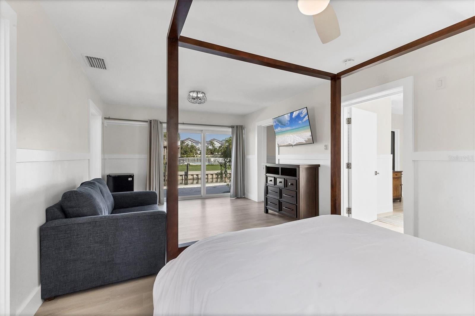 825 TARAWITT DR — photo 27