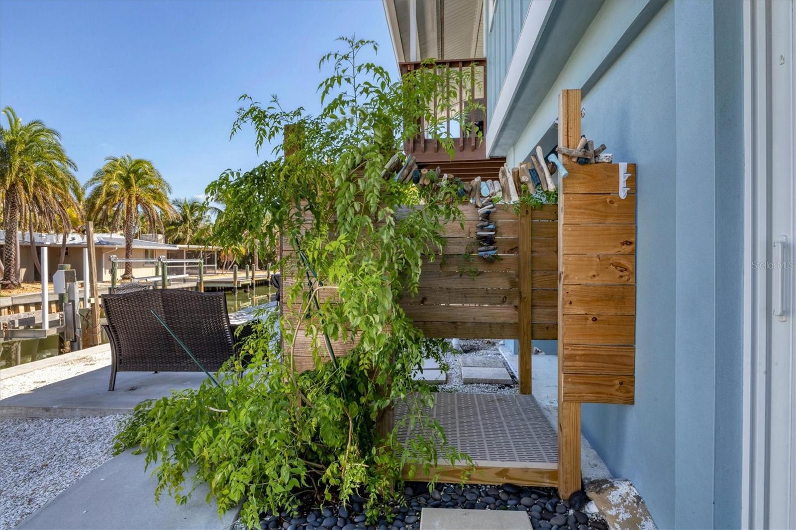 825 TARAWITT DR — photo 32