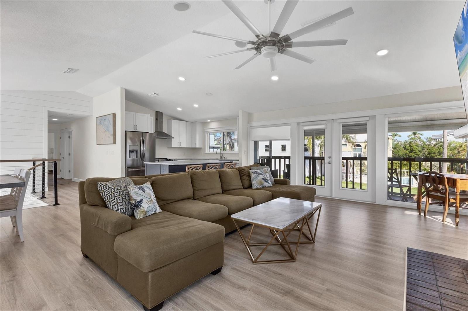 825 TARAWITT DR — photo 12